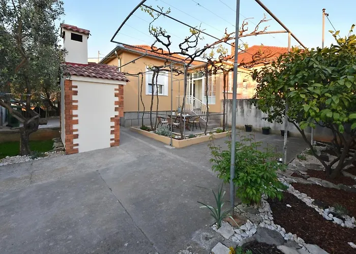 Greenvine Apartment